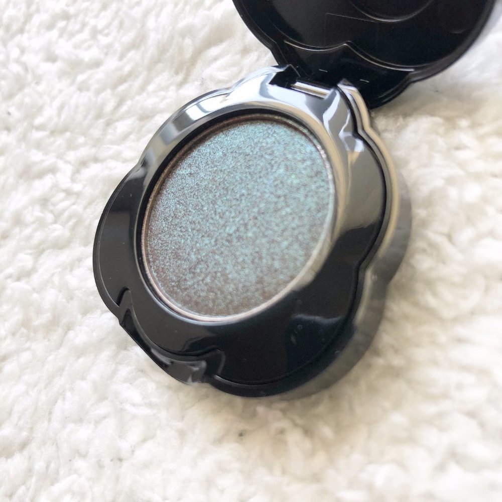 🌺 Petals to the Metal Eyeshadow - Picture 3 of 5
